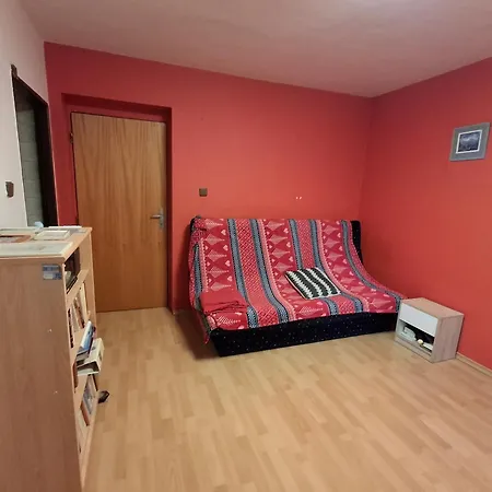 V Rodinnem Se Sdilenou Koupelnou Cernosice
